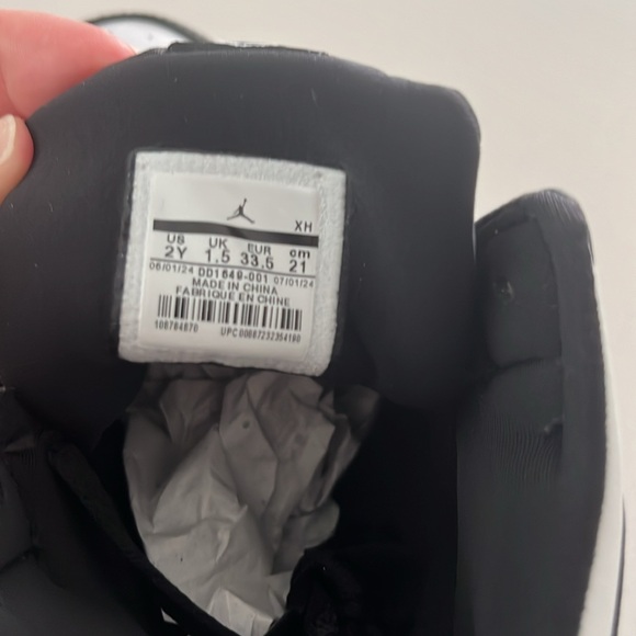 Nike Jordans 1 mid black and white patent leather - Picture 5 of 5